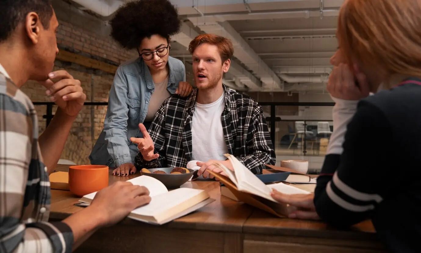 Escena auténtica de un club de lectura